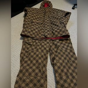 Button Men’s checkered ski suit in size XL